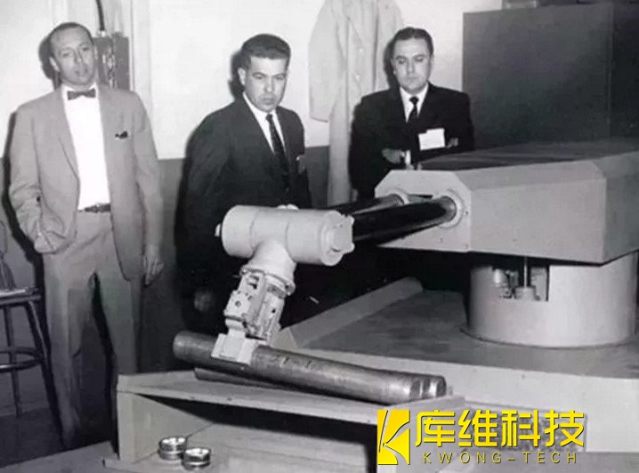 世界第一臺工業(yè)機(jī)器人